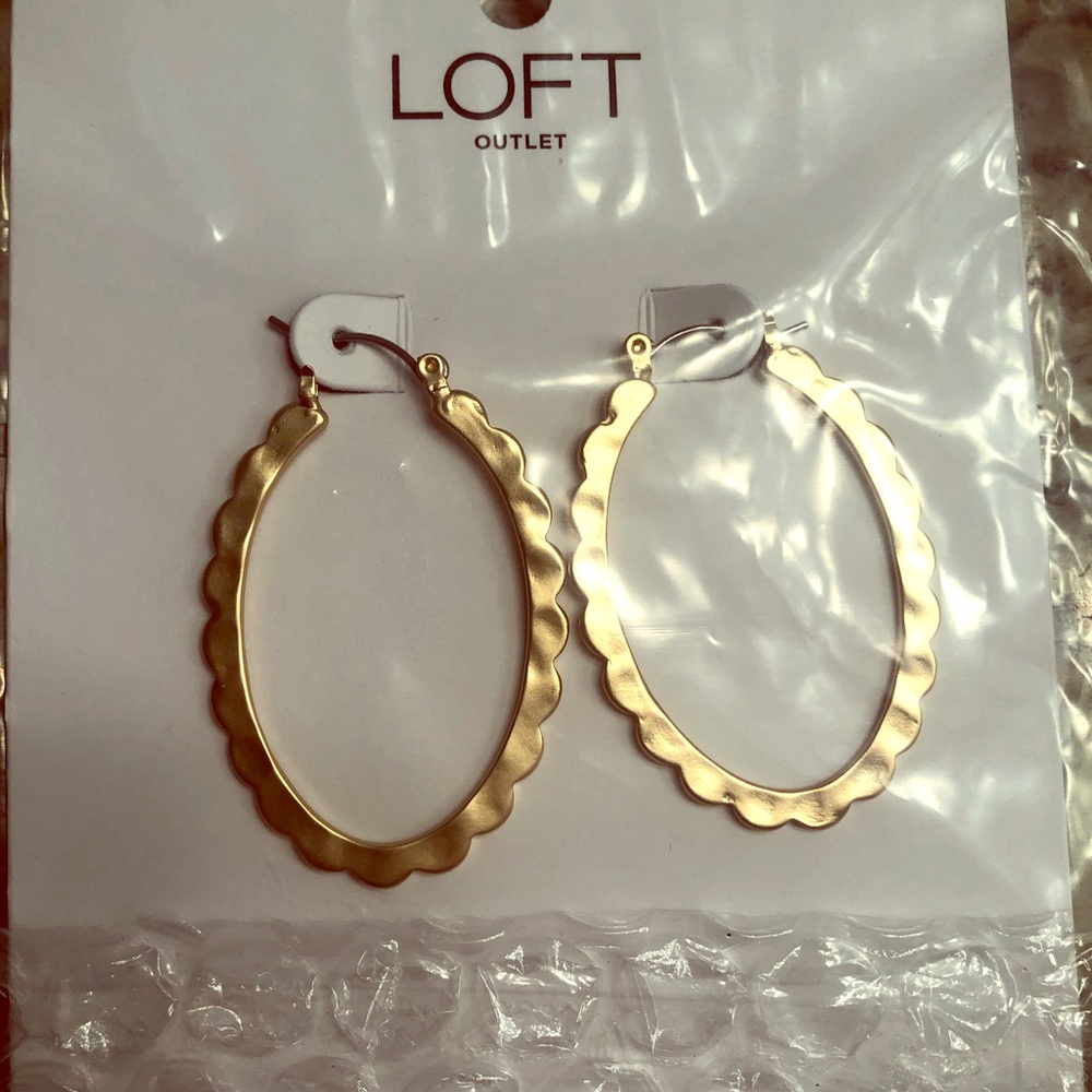 Loft outlet oval brushed gold scalloped earnings